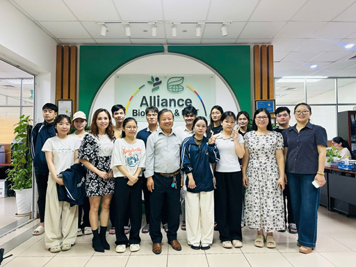 SINH VIÊN KHOA CÔNG NGHỆ NÔNG NGHIỆP THĂM QUAN VÀ TRAO ĐỔI TẠI VĂN PHÒNG CIAT