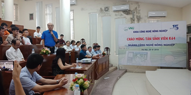 giao-luu-giua-tan-sinh-vien-nganh-cong-nghe-nong-nghiep-voi-khoa-va-nha-tuyen-dung(10).jpg