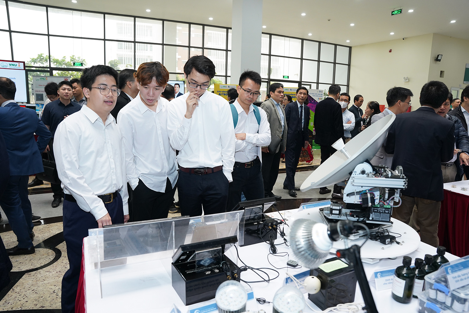 Triển lãm Công nghệ Chip bán dẫn của ĐHQGHN: UET mang tới nhiều công trình nghiên cứu giá trị 17