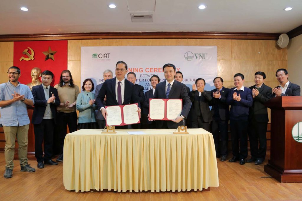 VNU và CIAT: Hợp tác trong lĩnh vực nông nghiệp công nghệ cao 1