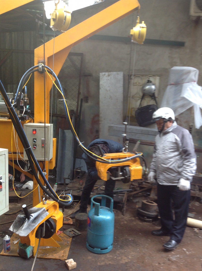 Chuyển giao máy ép số bình gas cho công ty Petrolimex 1