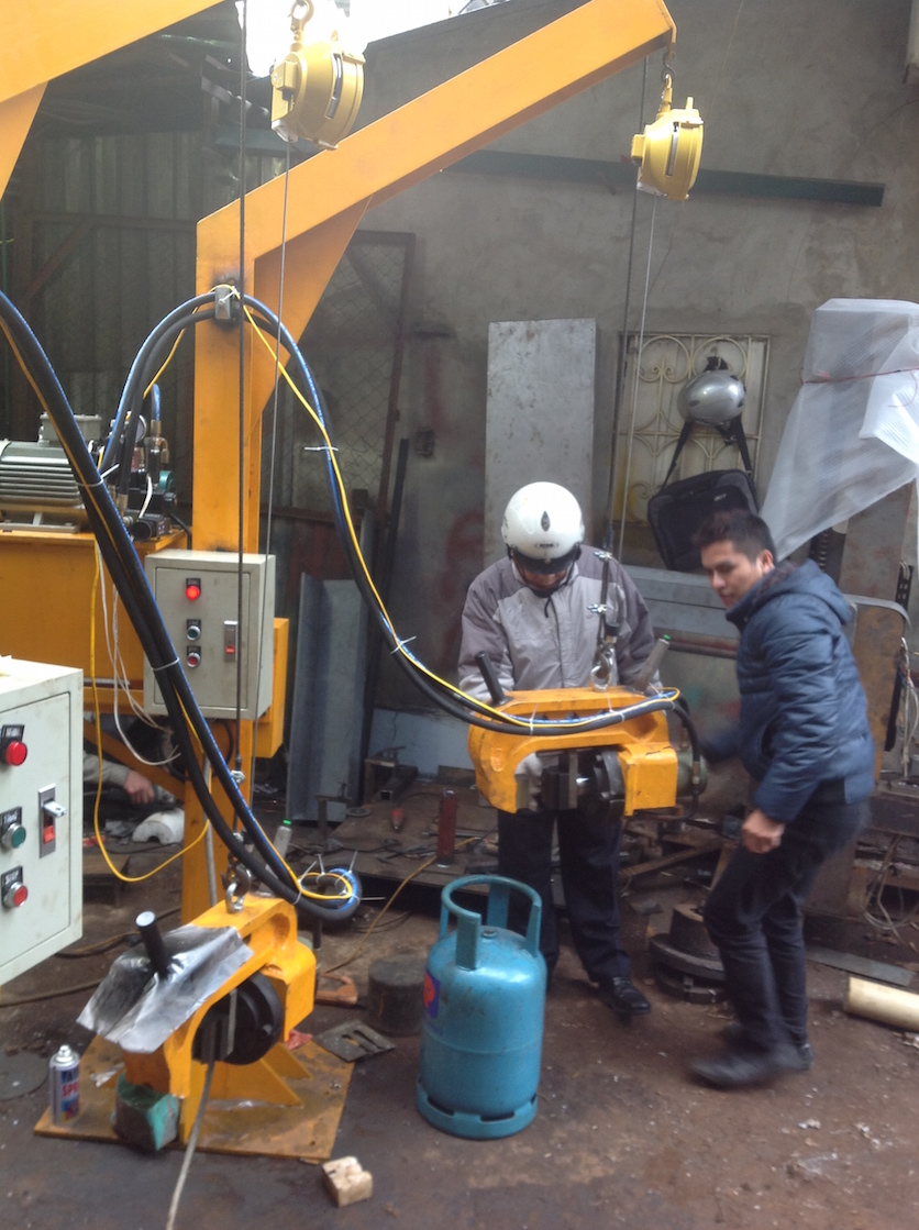 Chuyển giao máy ép số bình gas cho công ty Petrolimex