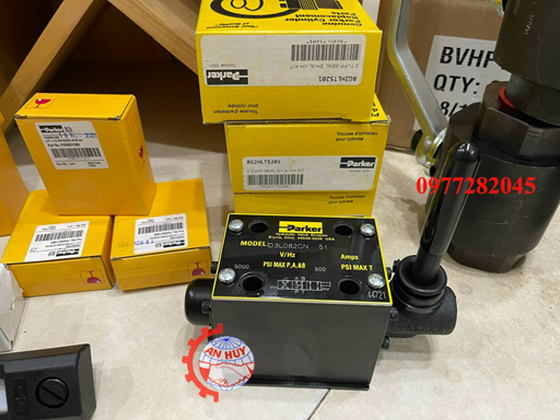 Van-gat-tay-Parker-D3L082CN(1).jpg